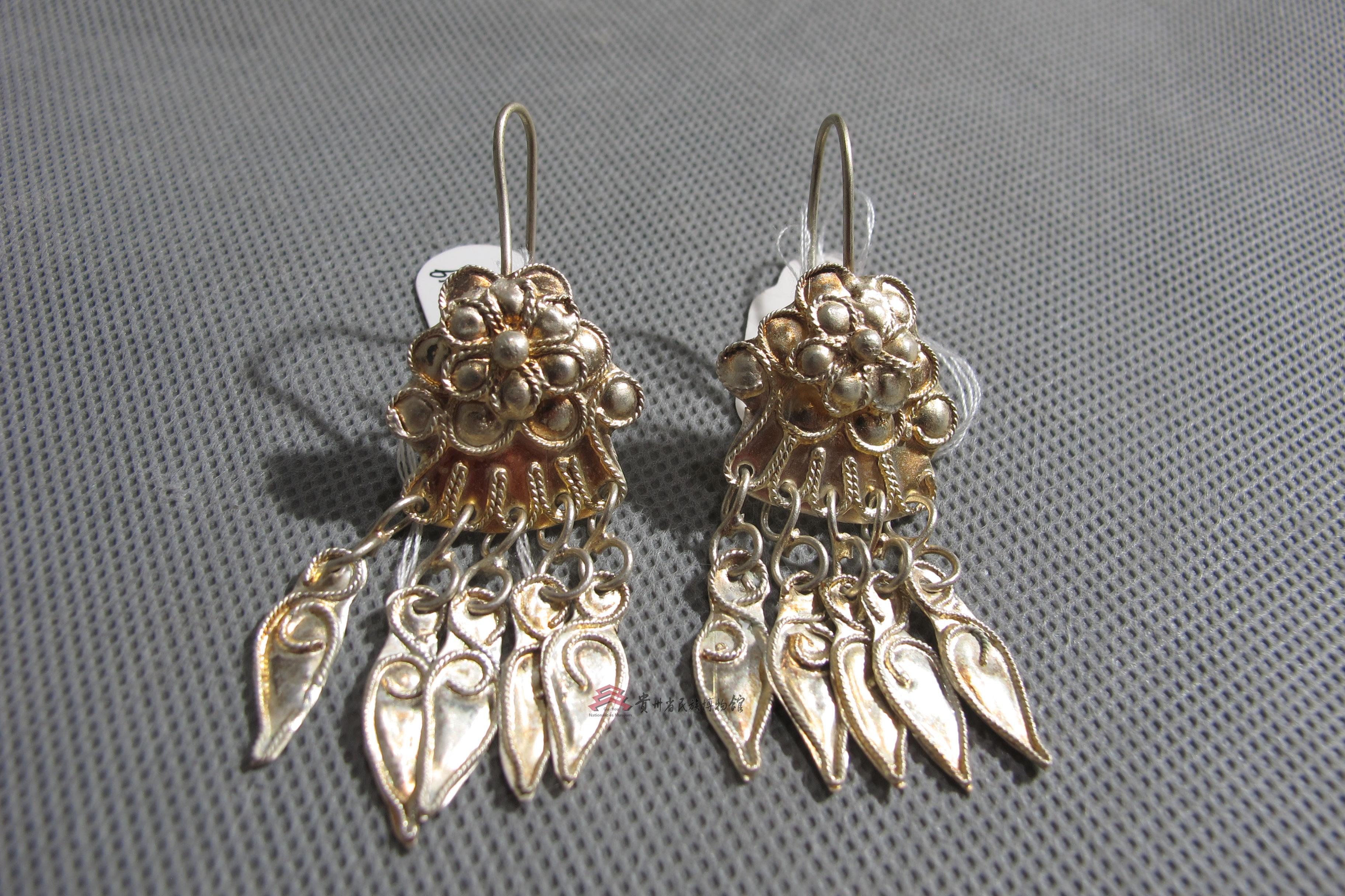 当代丹寨苗族花纹银耳环