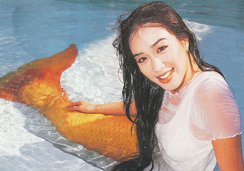  p>《人鱼传说》是罗文执导,郑伊健,钟丽缇主演的爱情奇幻电影.