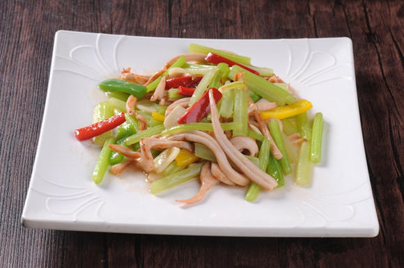 芹黄熘鱼丝