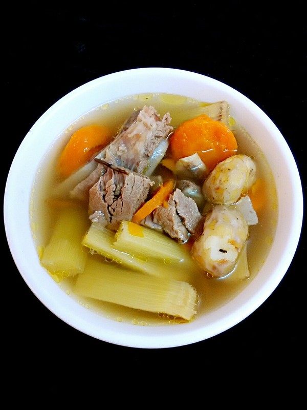 红萝卜竹蔗马蹄汤