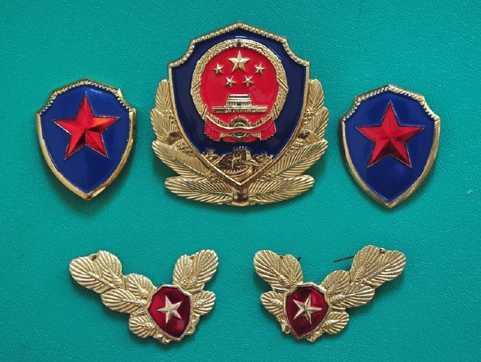  p data-id="gnwz6zyjsc">警服,是指各警察统一的制服,是警察身份和