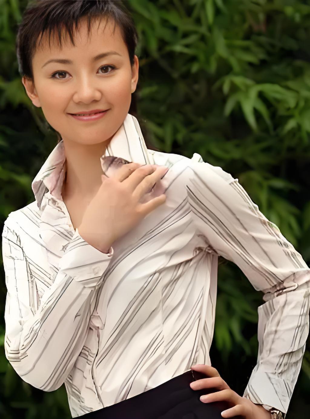 《动物演化之谜》是由石琼璘主持的历史类