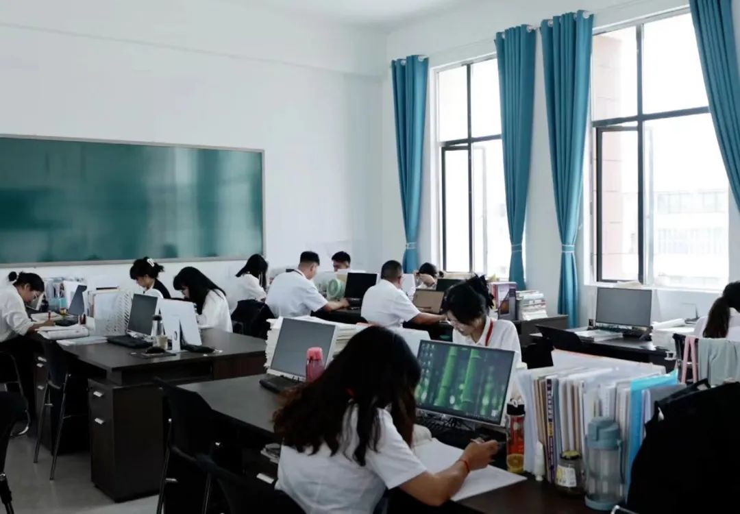 云县第二完全中学