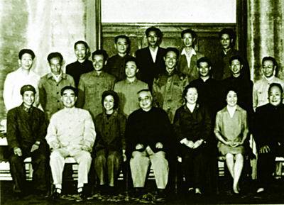 周恩来、陈毅接见1963年百花奖获奖者