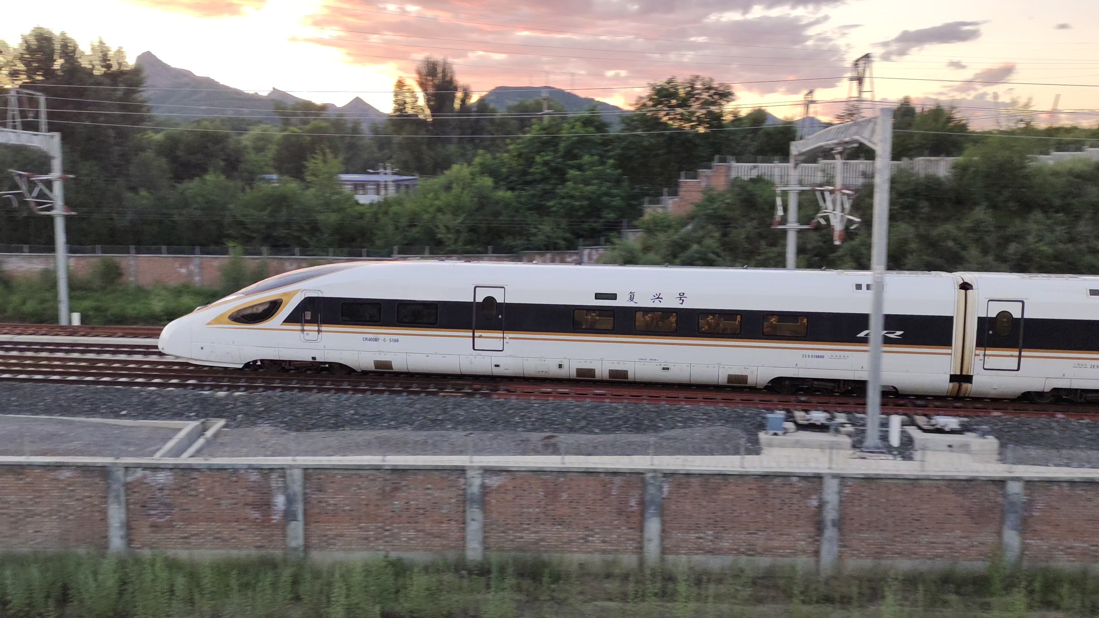 复兴号cr400bf型电力动车组