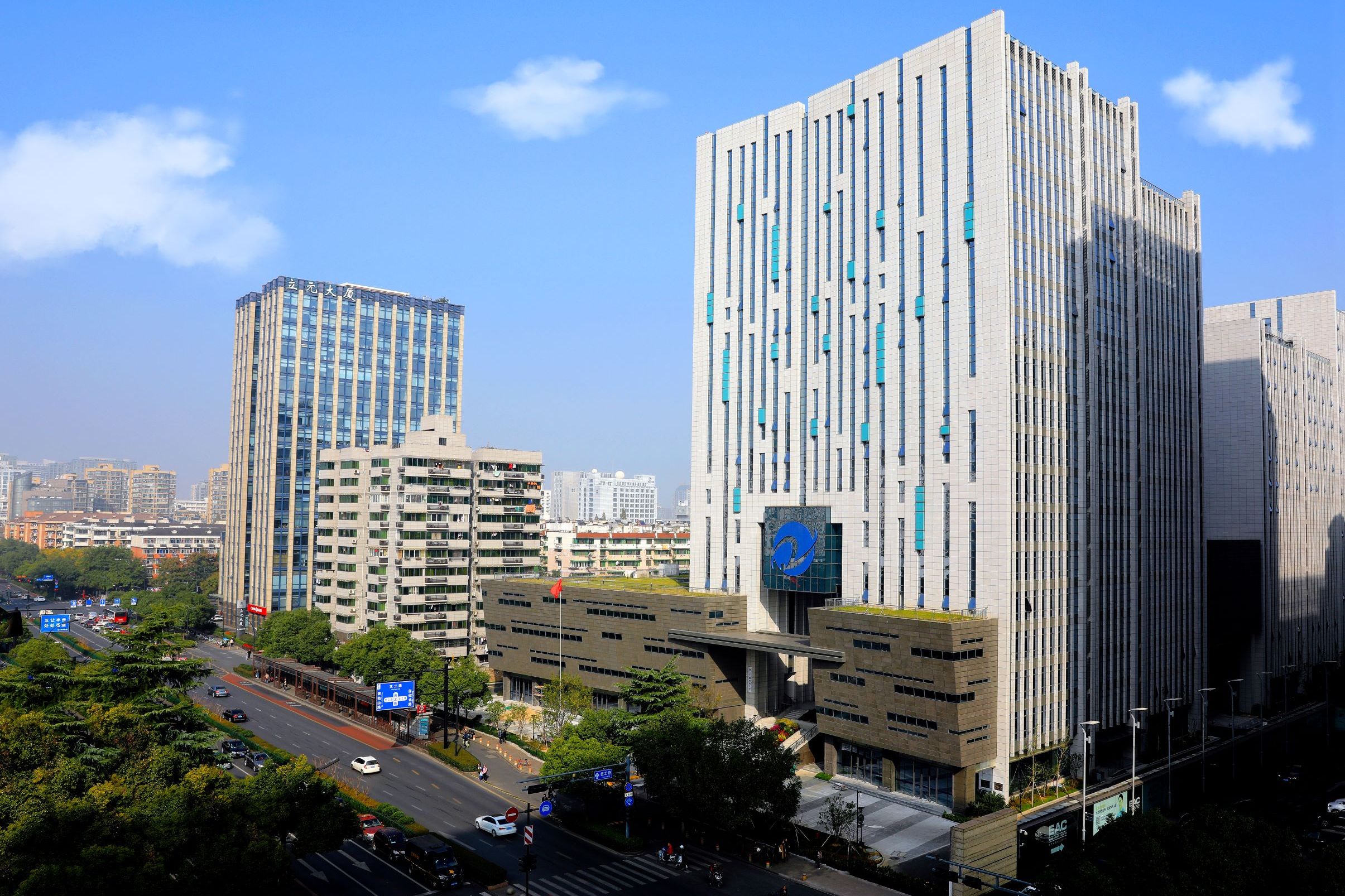  p>浙江开放大学(原浙江广播电视大学)建于1979年1月,是一所以开放