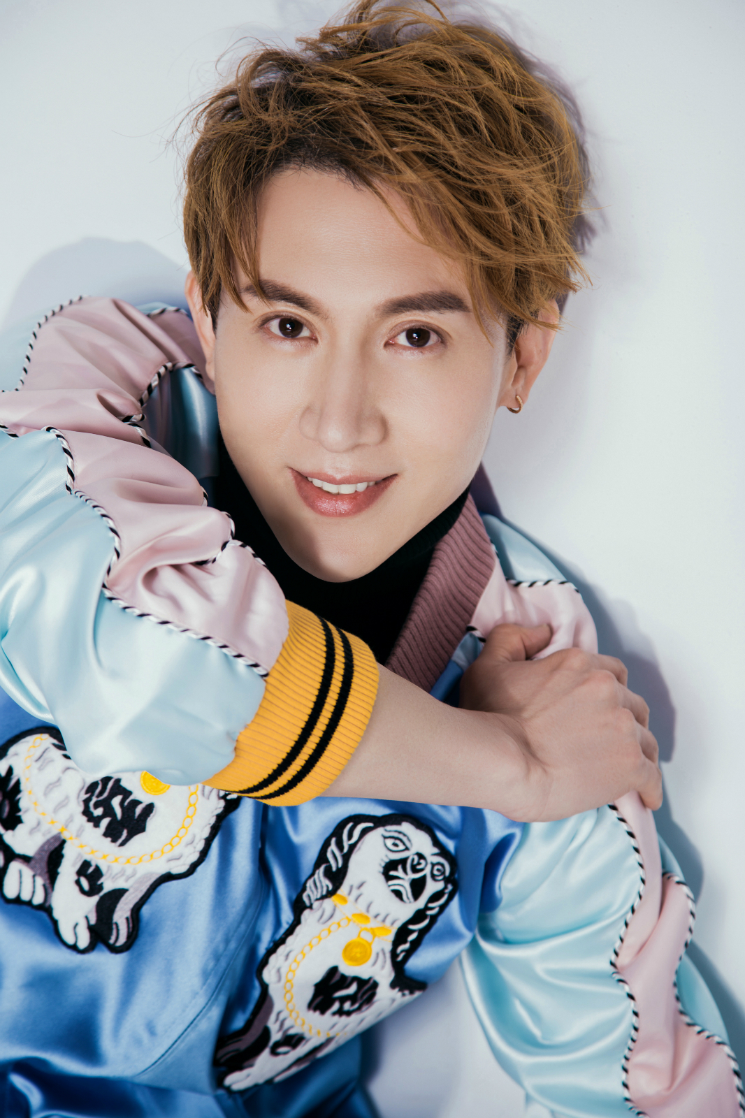  p>王龙华(henry),1988年9月7日生于北京市,中国内地影视男演员,毕业