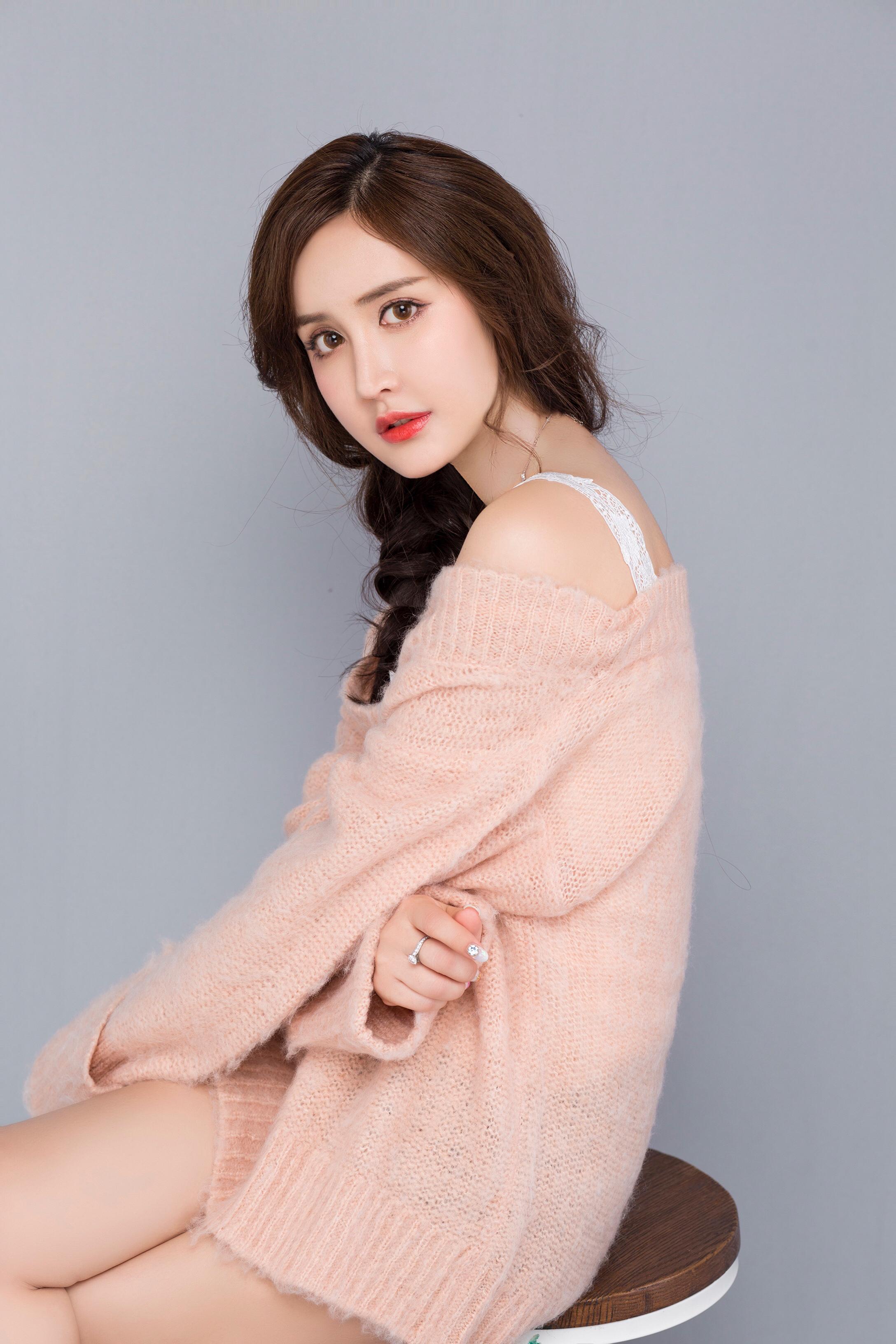  p>赵芷彤(cassie),1995年10月1日出生于河北省石家庄市,中国内地女