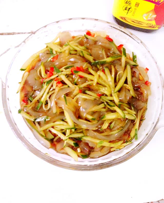  p data-id="t9g43cbsagbd">拌粉皮,以好粉面,黄瓜为主料的菜品. /p>