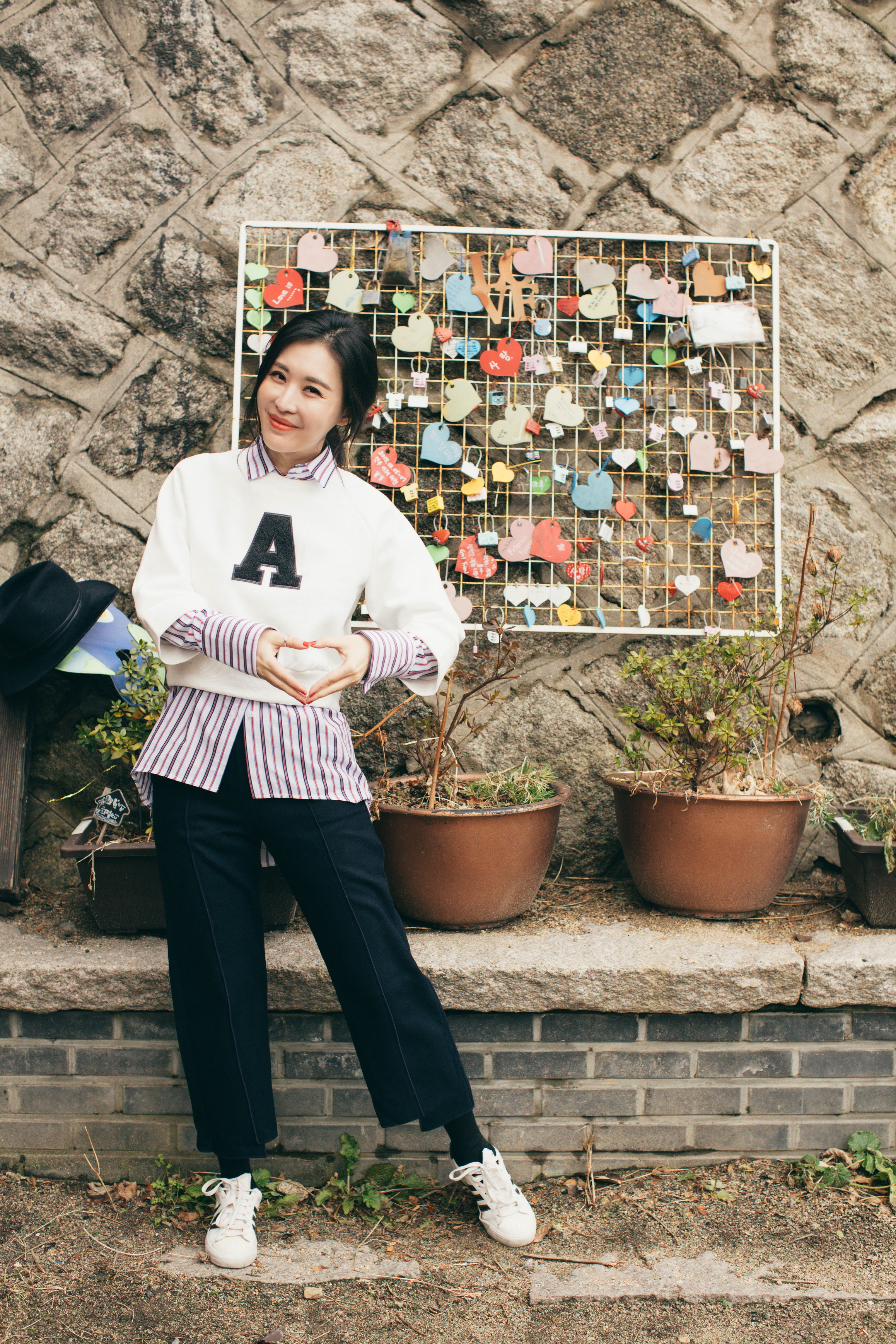 田朴珺,女,汉族,1981年2月23日出生于上海市,制片人,演员,作家