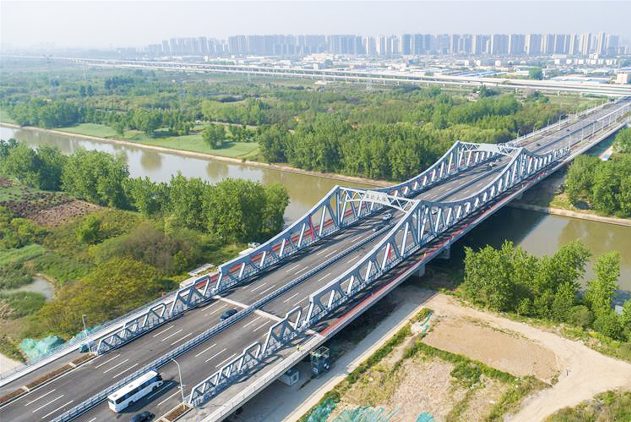  p>盐渎大桥位于 a target="_blank" href="/item/盐城市/5096789"