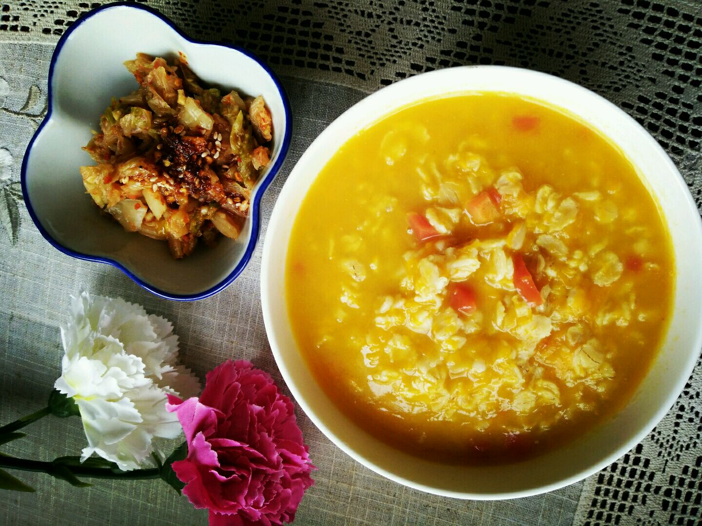 南瓜燕麦乳是由南瓜,燕麦,牛奶为主要食材做成的一道菜品,属于家常