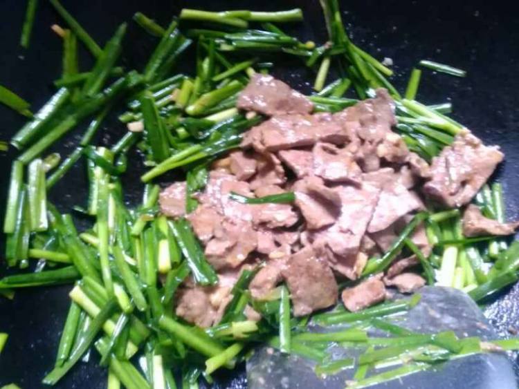 韭菜炒牛肝