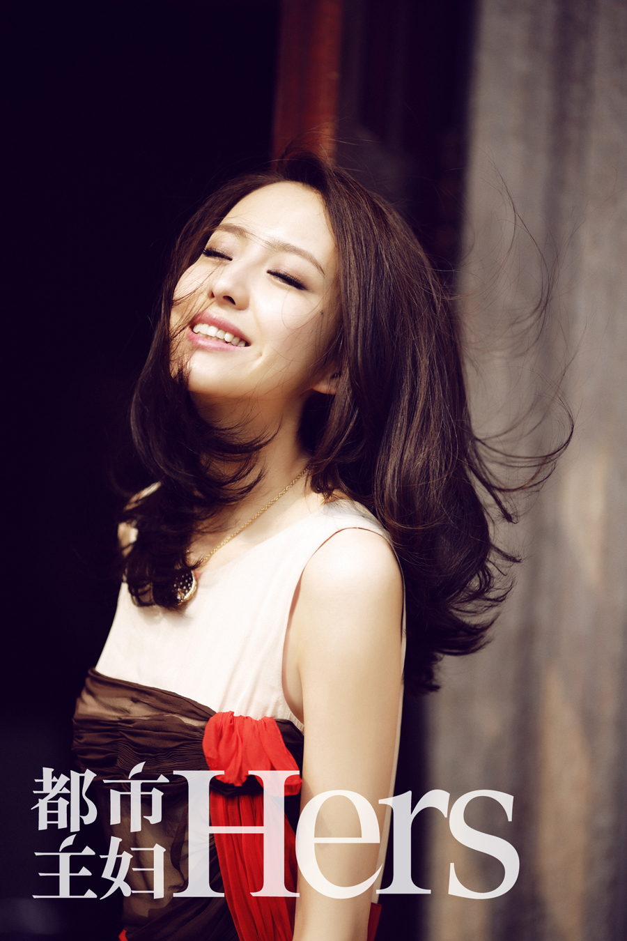  p>佟丽娅,1983年8月8日出生于新疆伊犁察布查尔,中国内地影视女演员