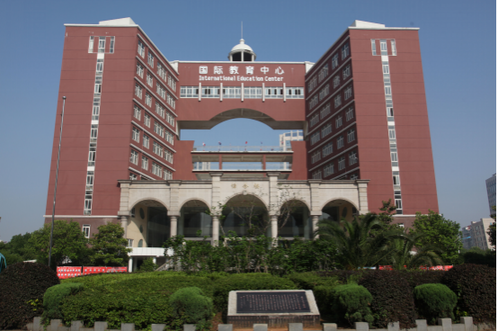 5 high school),简称"南昌五中",是南昌市教育局主管的民办公助类