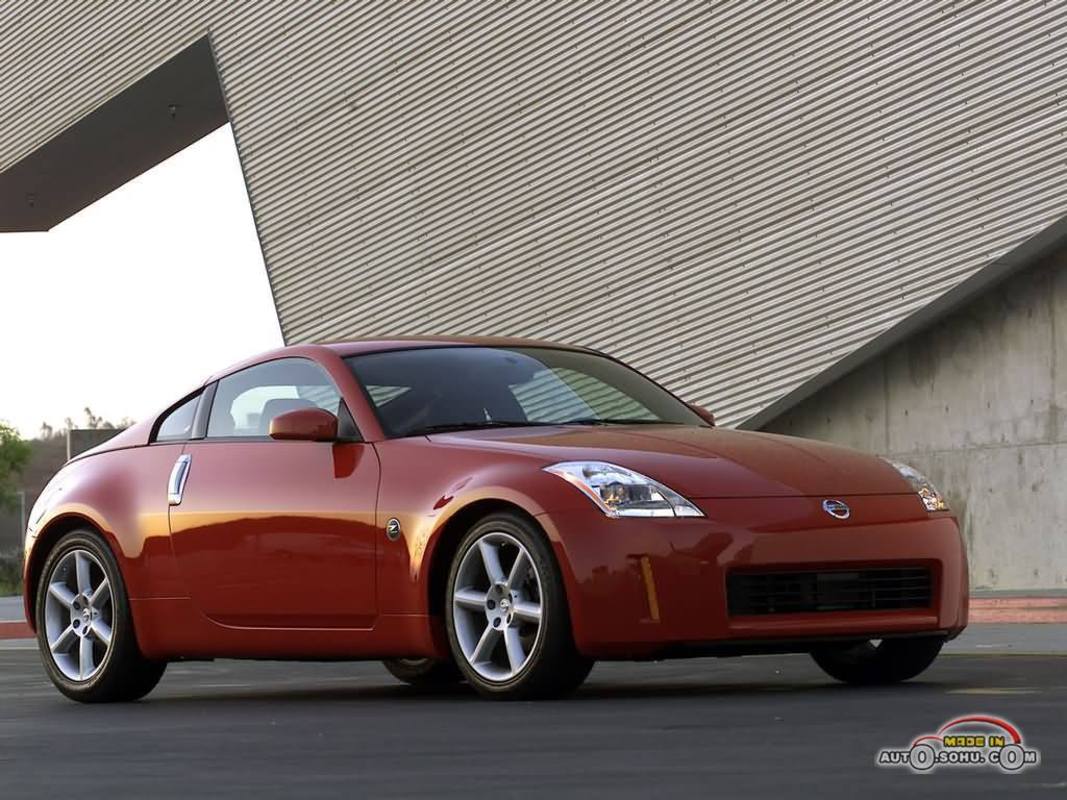  p>日产350z身为z-car系列的第五代,各项表现更为突出,在内外观设计或
