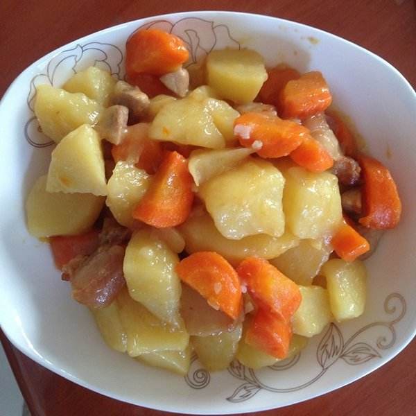 胡萝卜土豆炖肉