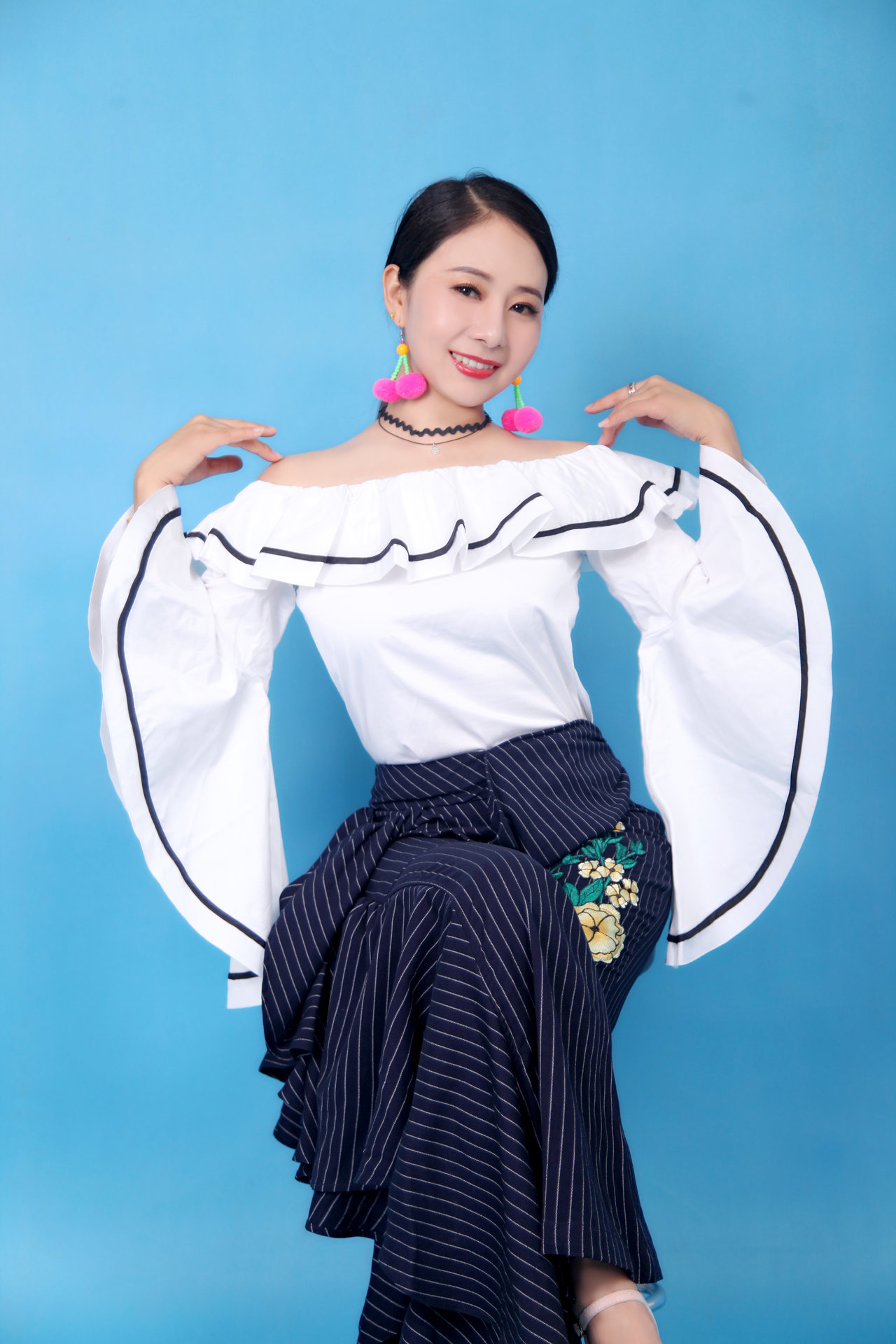  p>周丽珍,1986年10月24日出生于云南省楚雄州姚安县,中国内地女歌手.