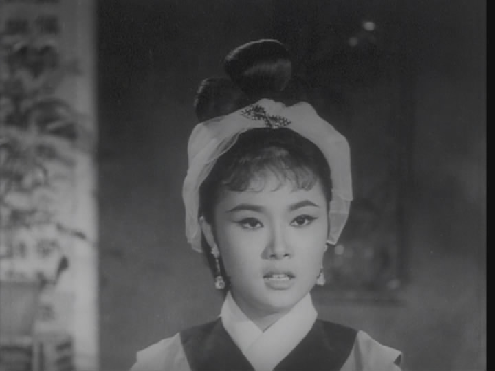  p>雪妮是湖北人,1945年出生,两岁随迁香港.