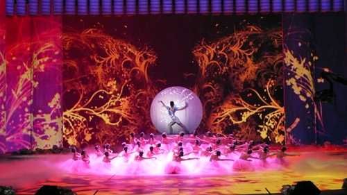  p>《2009年中央电视台春节联欢晚会》 i>(简称:2009年央视牛年春晚) 