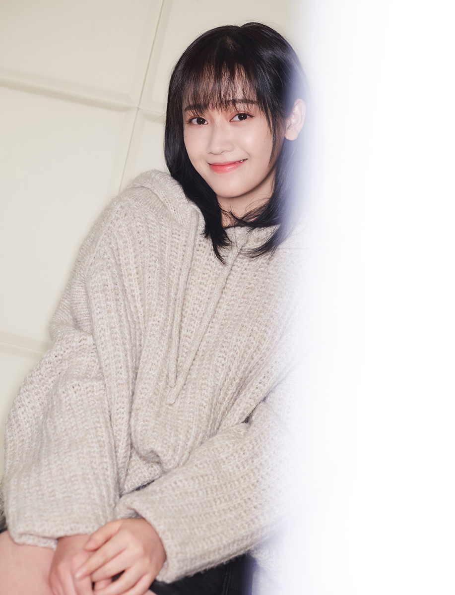  p>郑湫泓(greenly),原名郑泽漫,1990年11月25日出生于广东省揭阳市