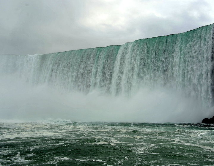  p>尼亚加拉瀑布(niagara falls)位于 a target="_blank" href="/item