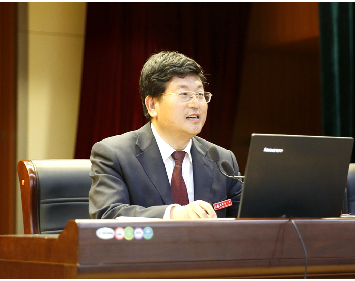  p>史本泉,1966年9月生.省委党校研究生(经济管理专业),山东乳山人.