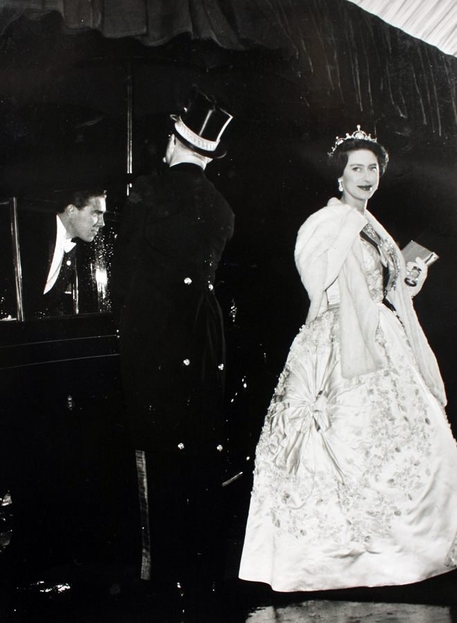 rose,1930年8月21日―2002年2月9日)是斯诺登伯爵的夫人,英