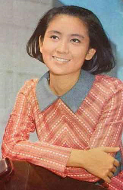  p>鲍起静,1949年7月20日出生于中国香港,原籍安徽歙县,中国香港女