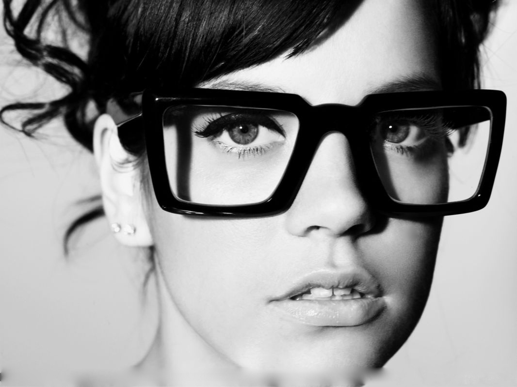  p>莉莉·艾伦(lily allen),1985年5月出生于英国伦敦,英国女歌手.