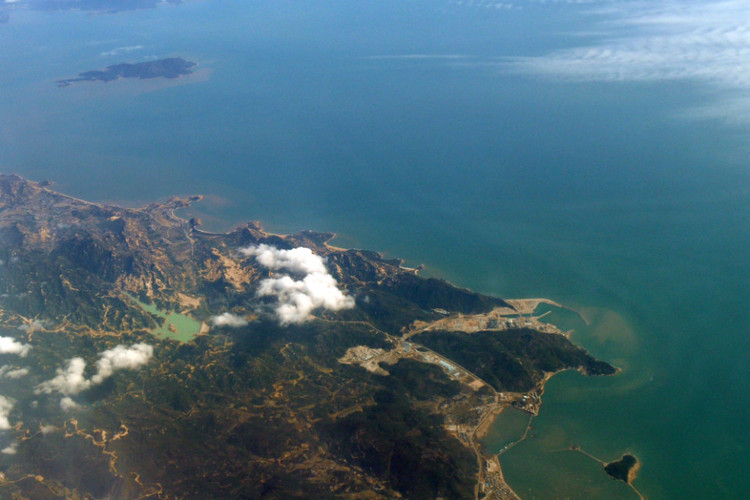  p>内陆海(inland sea),深入大陆内部,被大陆或岛屿,群岛所包围,仅