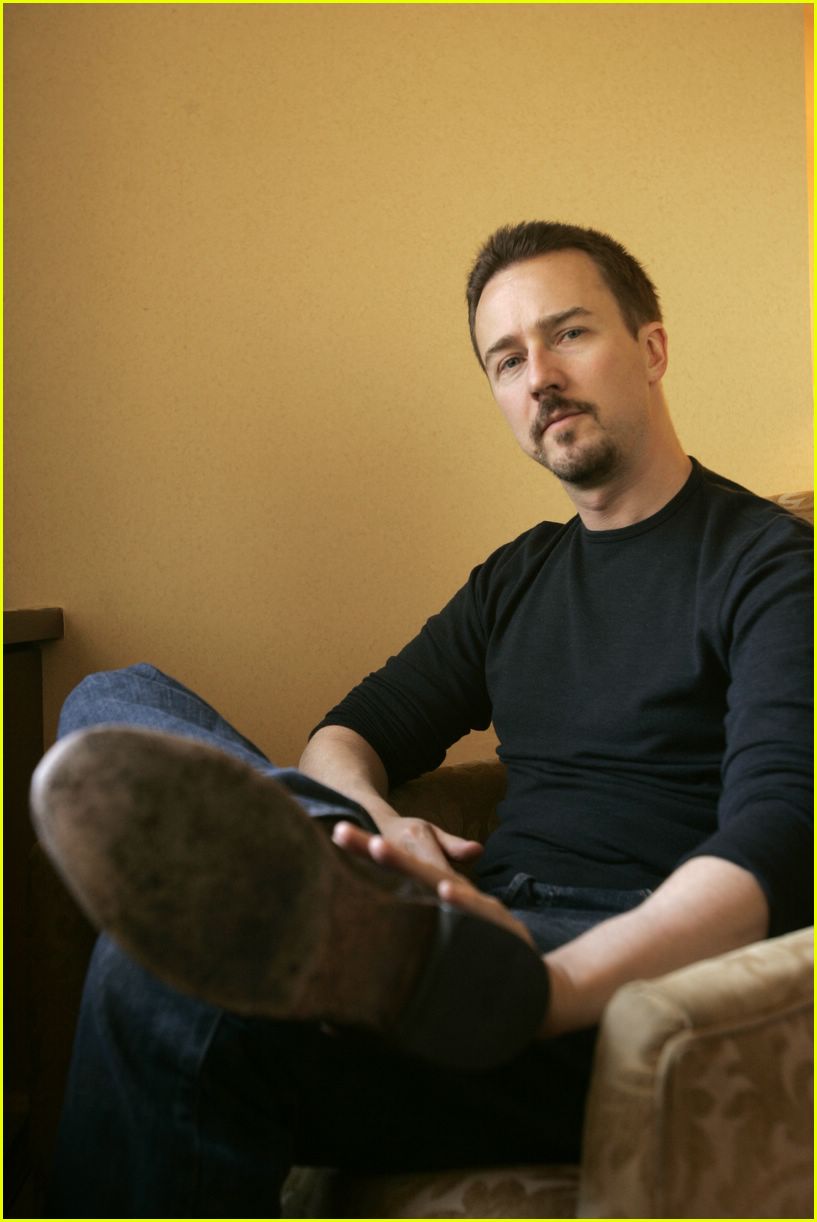  p>爱德华·诺顿(edward harrison norton),1969年8月18日出生于美国