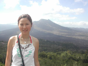 纪如璟原名纪焱焱,1976年12月19日出生于北京市,中国女歌手,作曲家