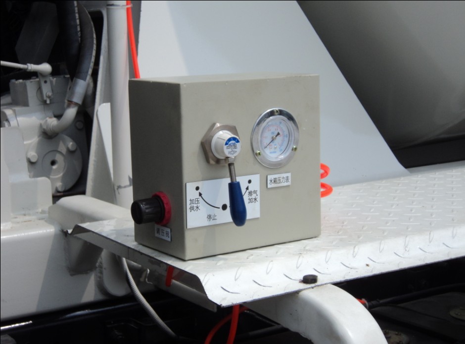  p>搅拌车,是用来运送建筑用的混凝土的专用卡车;由于它的外形,也常被