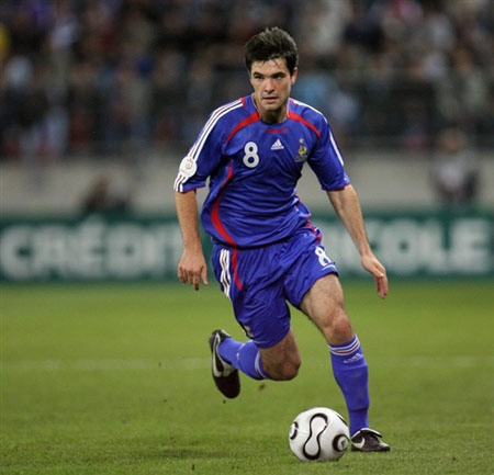  p>杰雷米·图拉朗(jeremy toulalan),1983年9月10日出生于法国,法国