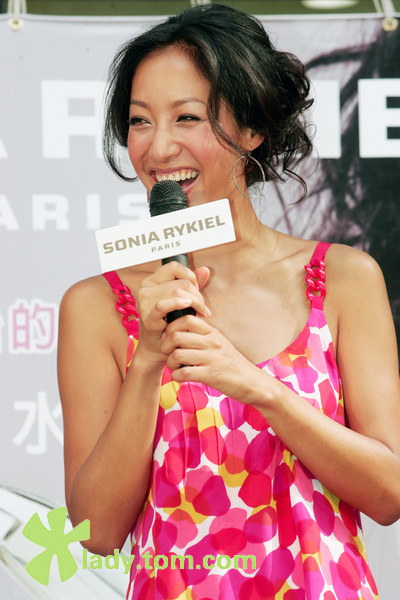  p>蒋怡(coco),1977年5月12日出生于江苏省常州市,中国内地影视女演员