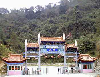  p>水坑生态旅游娱乐区,位于广东省龙川县老隆镇,占地面积3.