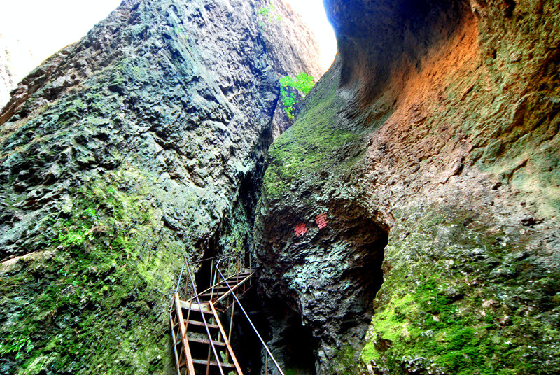 data-id="gnzztzdmz3">白云古洞 a target="_blank" href="/item/风景