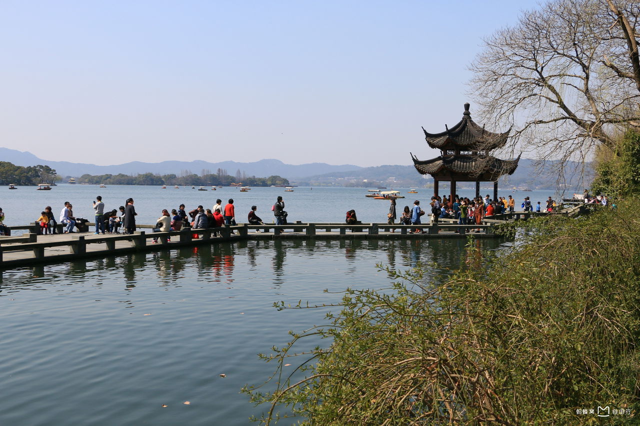  p>杭州西湖风景名胜区,位于浙江省杭州市中心,分为湖滨区,湖心区