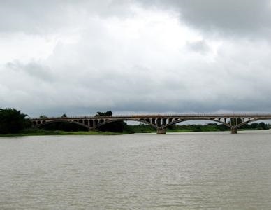  p>鳌头镇,位于中国广东省 a target="_blank" href="/item/茂名