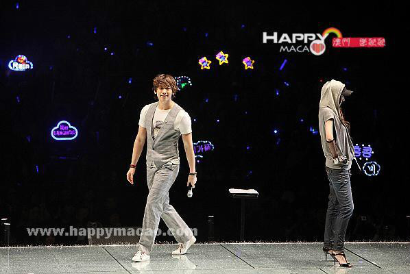  p>郑智薰(rain),1982年6月25日出生于韩国首尔,韩国流行男歌手,演员