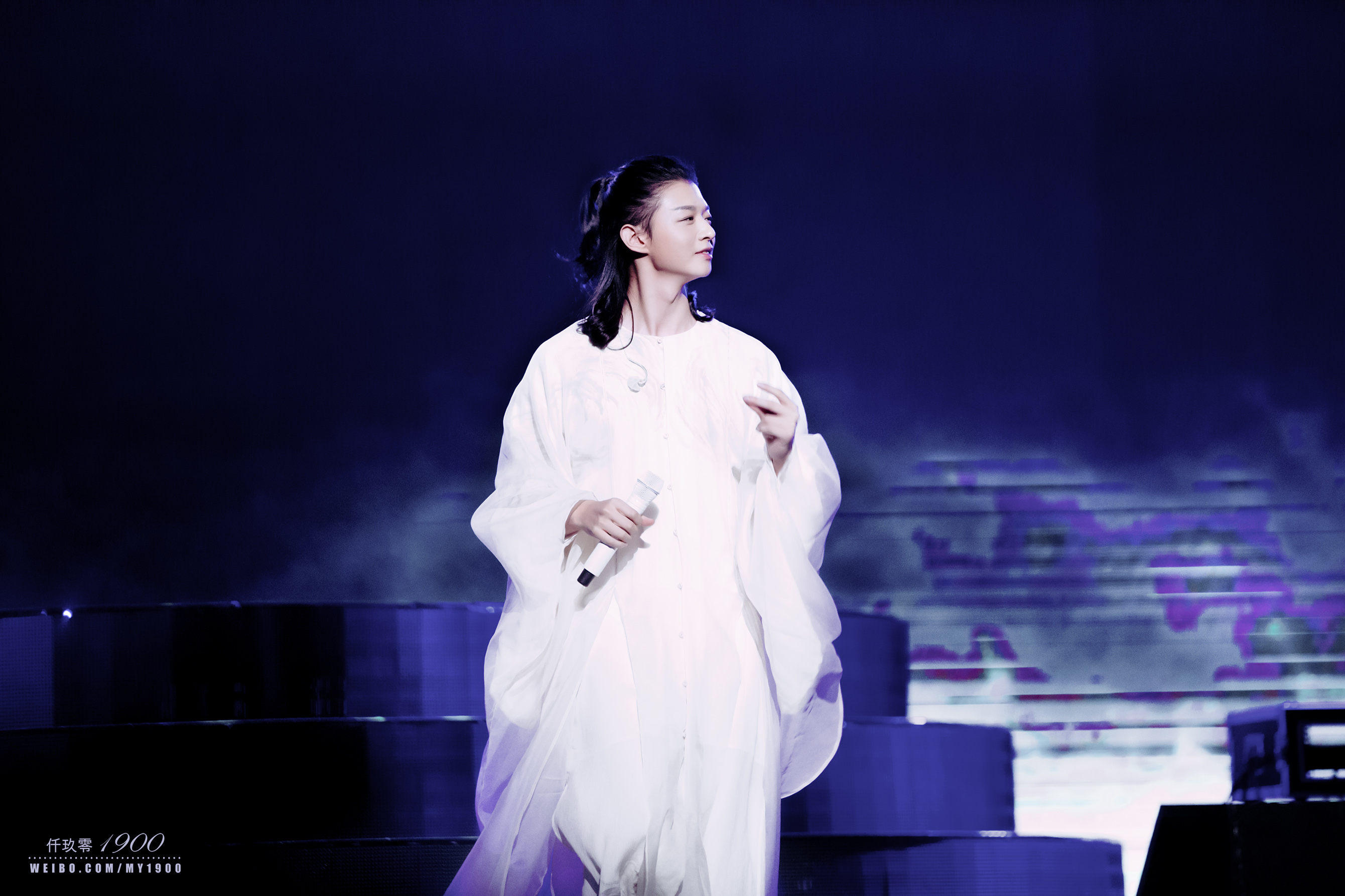  p>霍尊,1990年9月18日出生于上海,中国内地男歌手,音乐人,毕业于 a