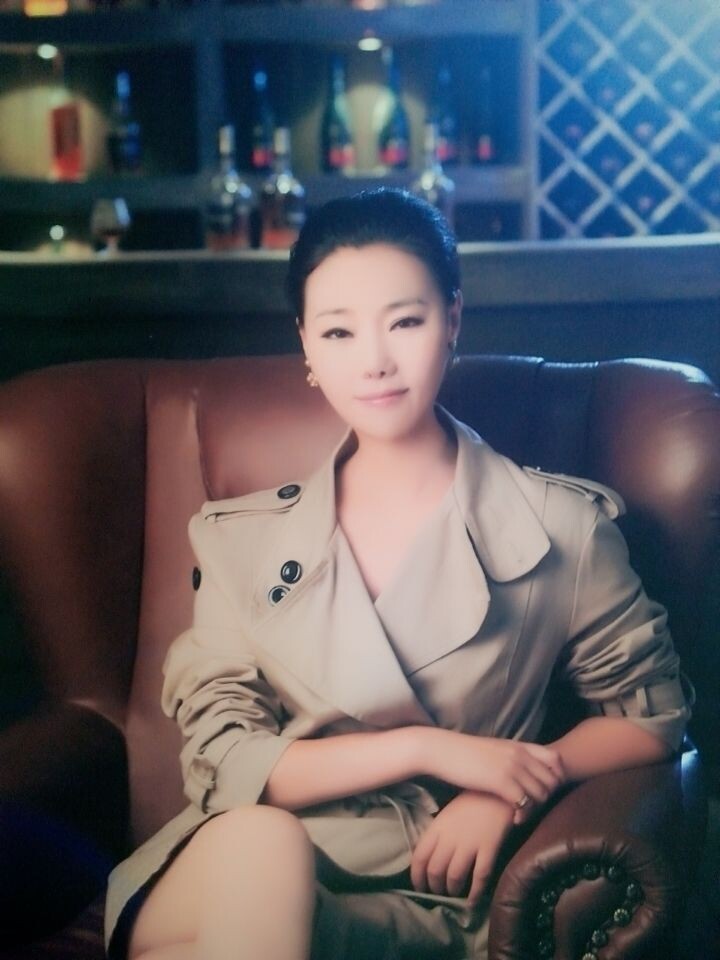  p>朱芸稼,80后画家,好静,自悟始弄墨,从不出席