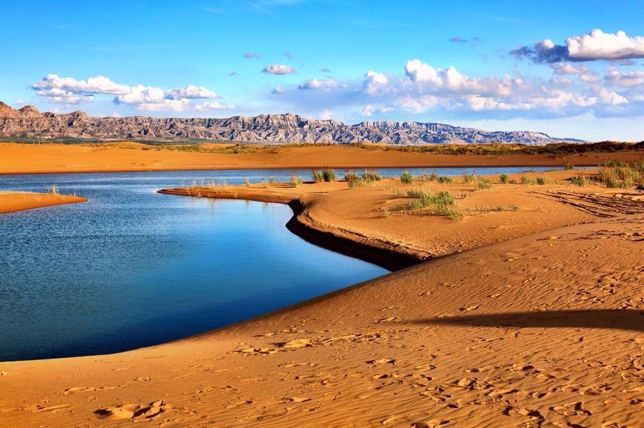  p data-id="gnbirf0cka">乌海湖,位于内蒙古 a target="_blank" href