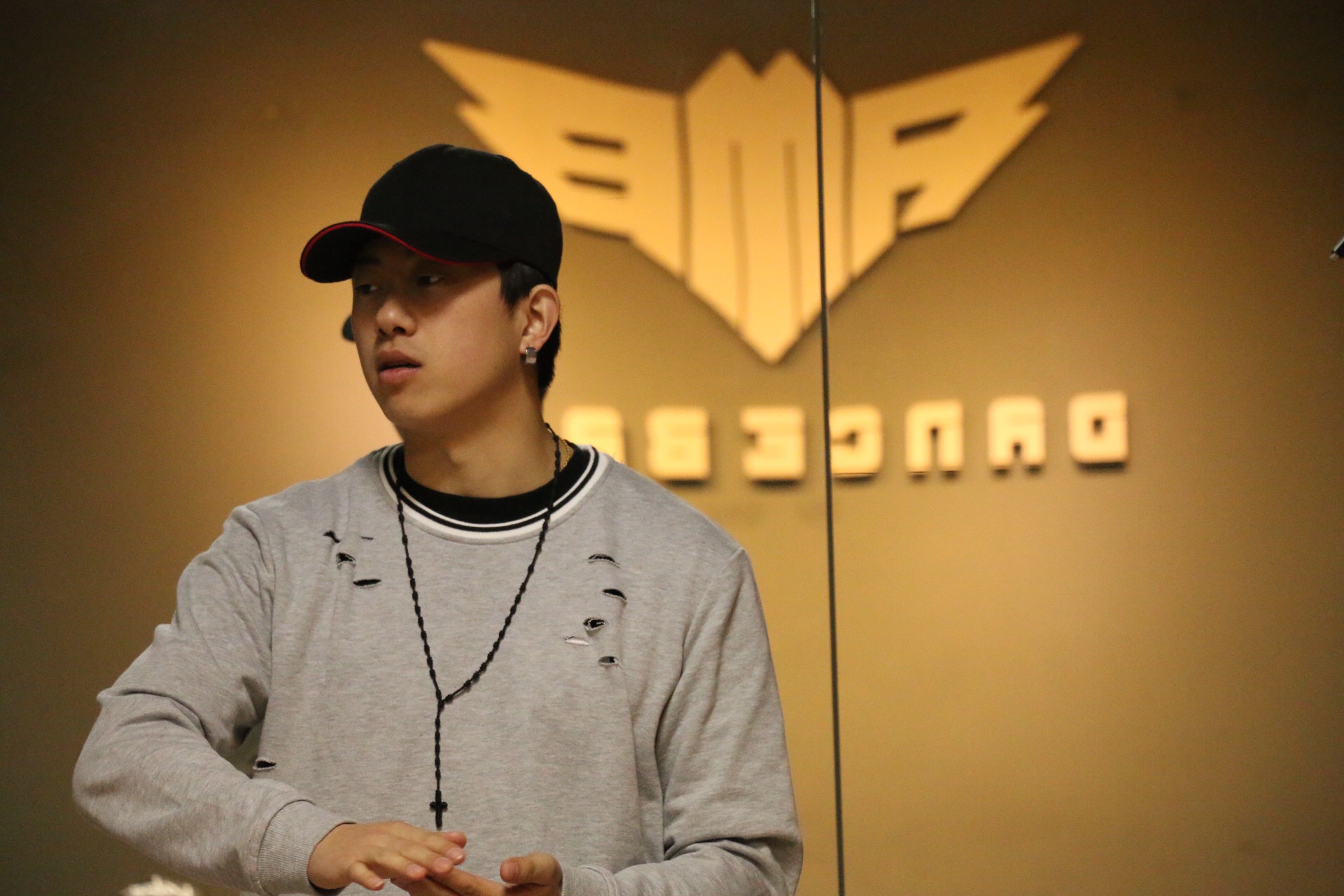  p>许桦(eleven),国内urbandance领军团队之一rmbcrew的队长兼核心