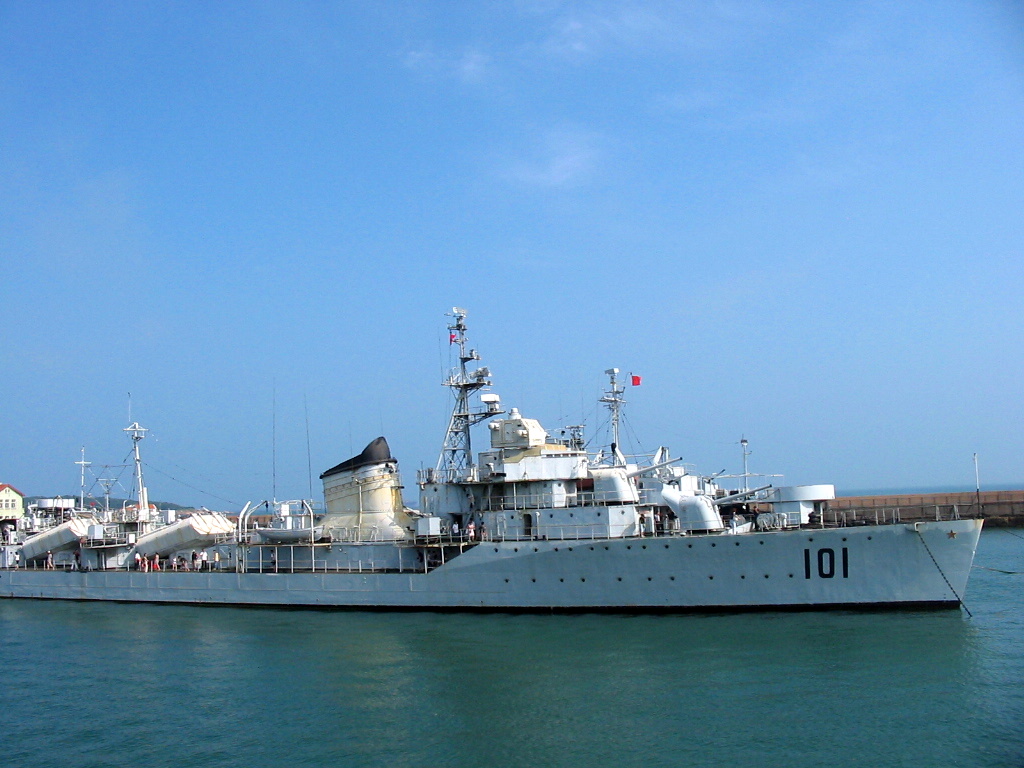 101鞍山舰