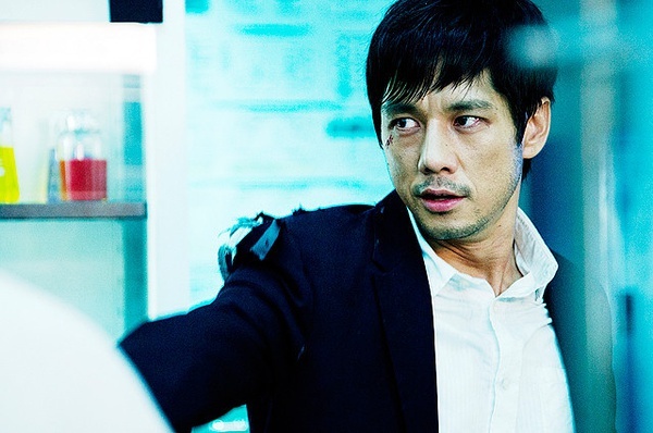 是由日本演员 a target="_blank" href="/item/西岛秀俊/7034322"