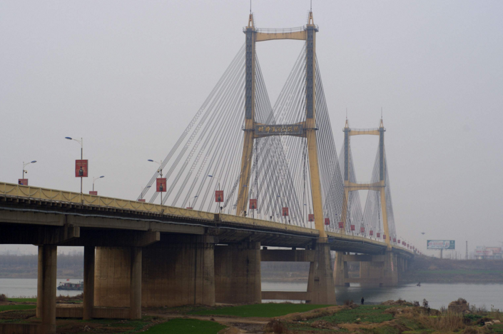  p data-id="gnau2fbkyk">淮河特大桥是位于 a target="_blank" href=