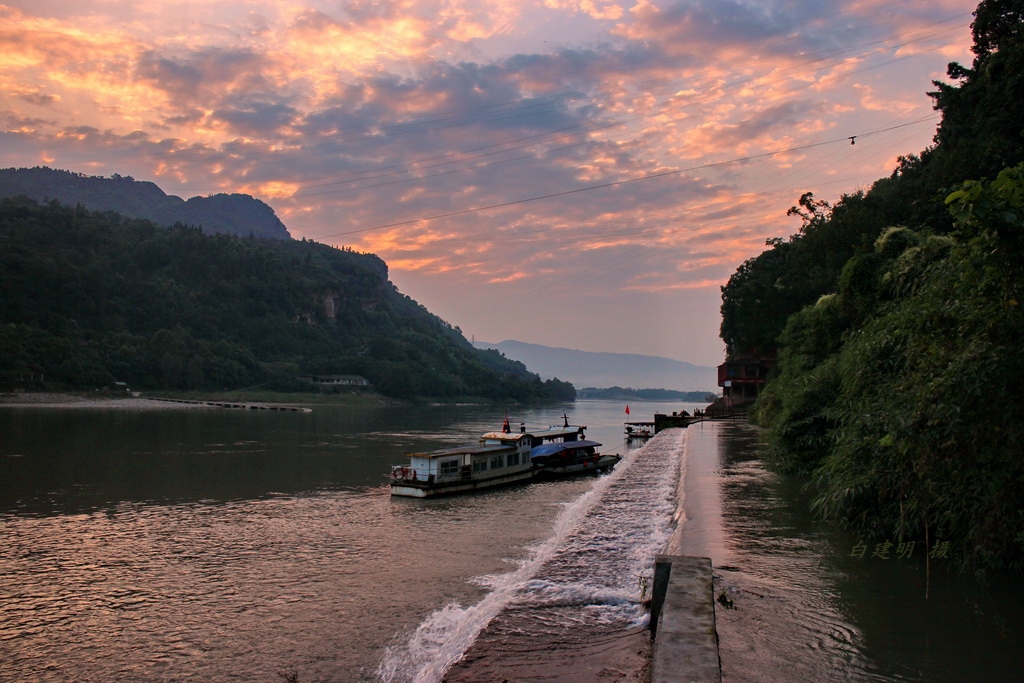 夹江县,隶属于<a target="