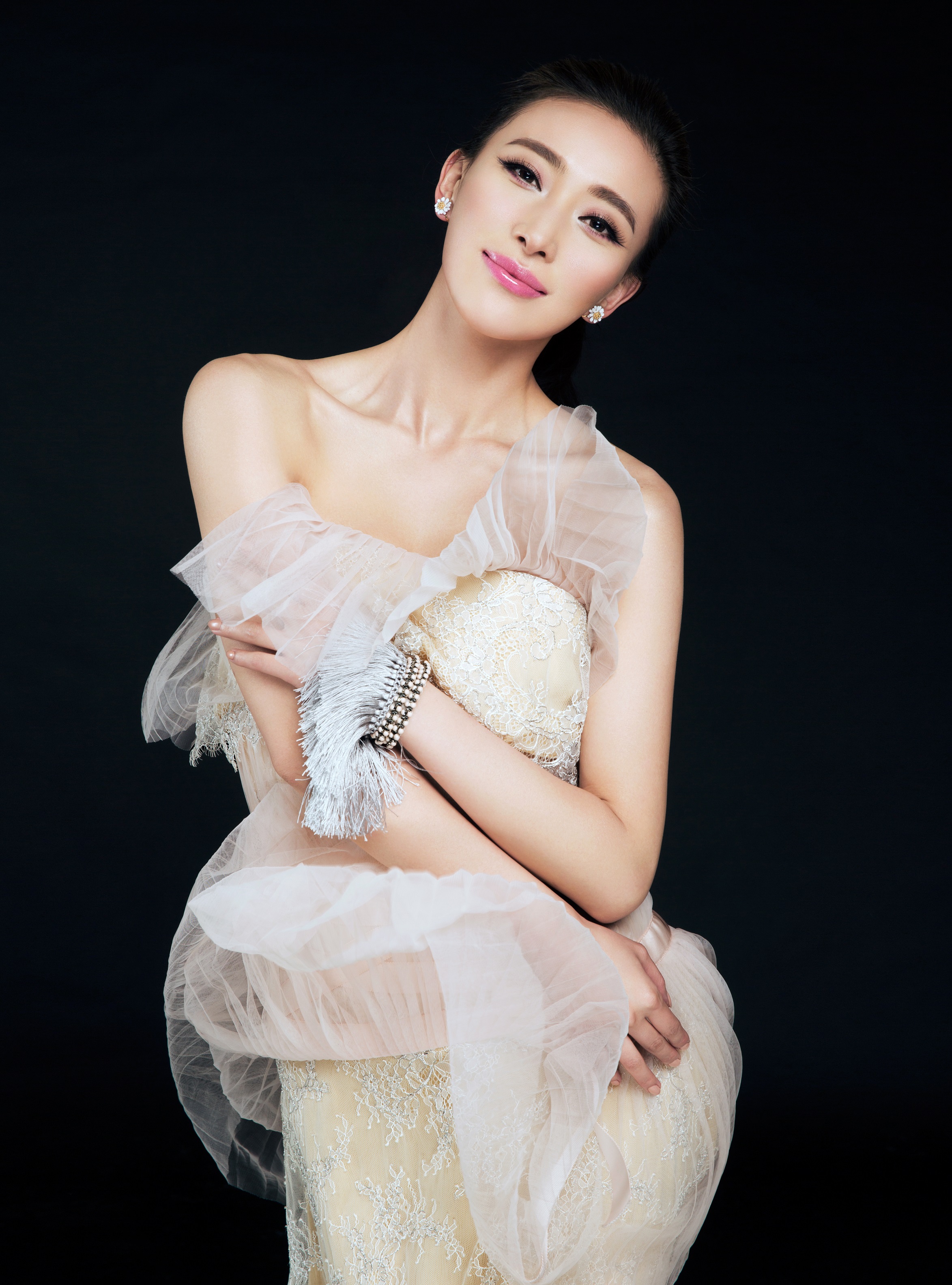 id="gncox2ab87">周知,1985年6月30日出生于辽宁省,中国内地女演员